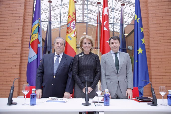 Fotografías De La Presidenta De La Comunidad De Madrid Durante La Celebración De