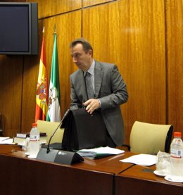 El consejero de Empleo, Manuel Recio, hoy en la Comisión de Empleo del Parlament
