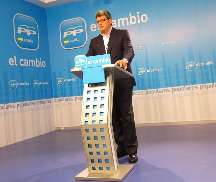 Rueda de prensa del vicesecretario general del PP-A, Ricardo Tarno