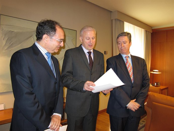 El presidente de las Cortes de Aragón ha recibido en su despacho el primer progr