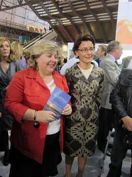 La consejera de Agricultura de la Junta de Andalucía, Clara Aguilera, y la deleg