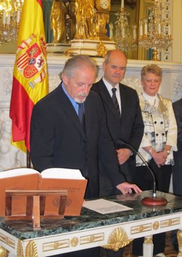 El delegado del Gobierno en Galicia, Miguel Cortizo, tomando posesión