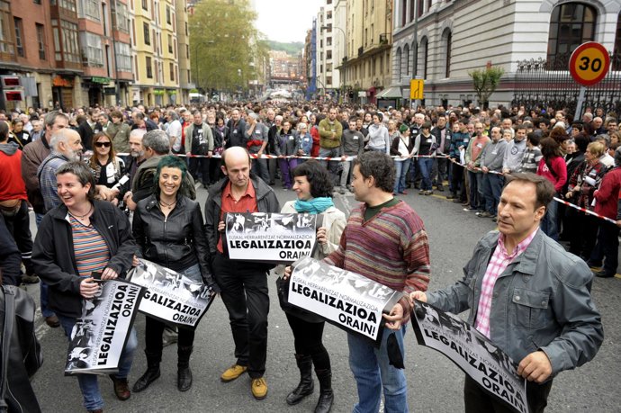 Mani en contra de la ilegalización de Sortu