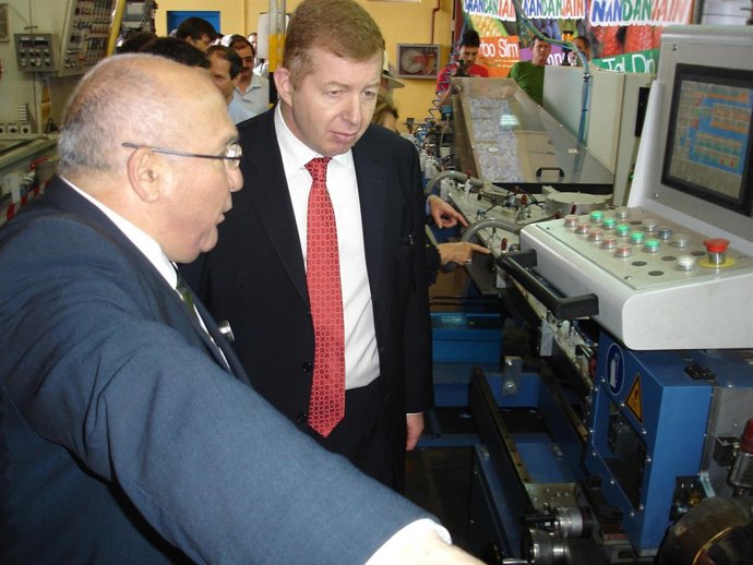 El embajador de Israel en España, Raphael Schutz, visita la planta de NaanDanJai