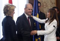 Chaves destaca la capacidad de trabajo, entrega y "permanente compromiso cívico" de la nueva delegada del Gobierno