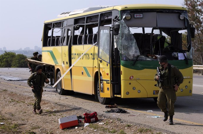 Autobús israelí alcanzado por un cohete palestino