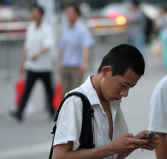 chino con móvil por ernop Flickr CC