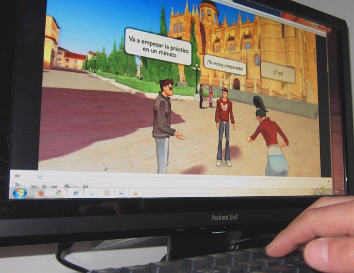 Un usuario practica español con el videojuego 'HiHola'.