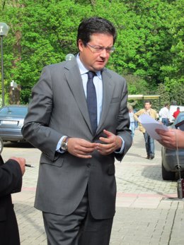 Óscar López Agueda a su salida de la reunión con Vicente Álvarez Areces.