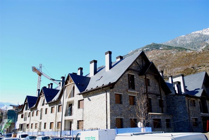 El Gobierno de Aragón entrega 66 viviendas en Benasque
