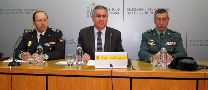 El jefe superior de Policía, Carlos Llorente y el coronel de la V Zona de la Gua