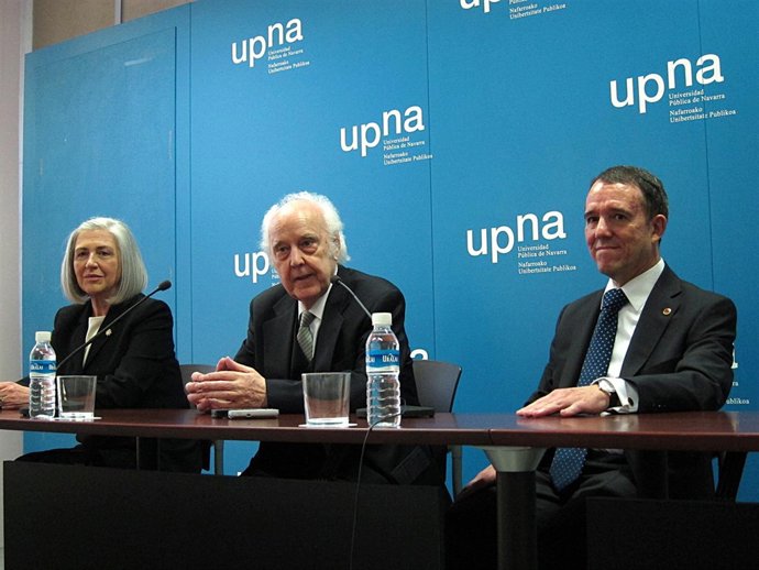 Teresa Catalán, Agustín González Acilu, y Julio Lafuente.