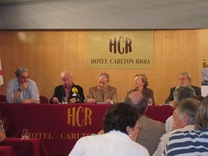 Imagen de la reunión de las Academias