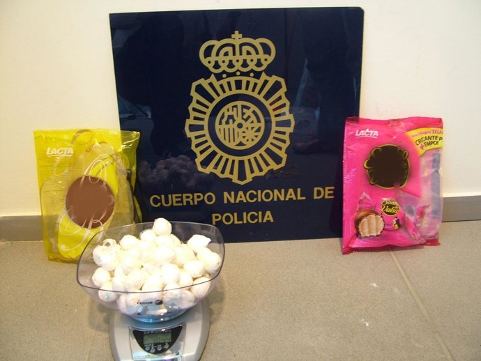 Bombones rellenos de cocaína incautados por la Policía Nacional