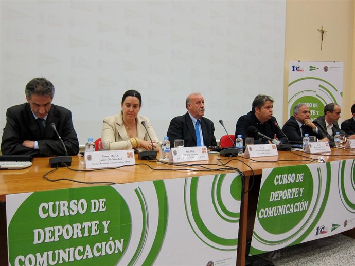 Vicente del Bosque durante su participación en el Curso Comunicación y Deporte