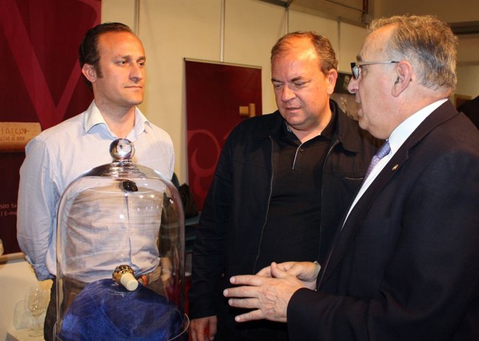 Monago visita el Salón del Vino