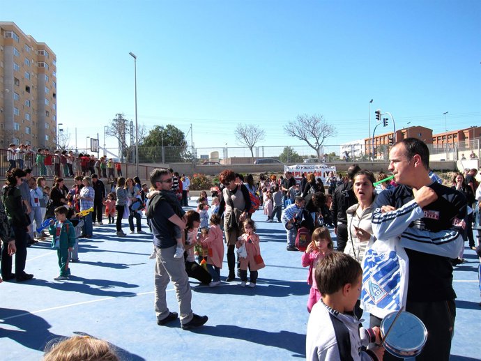 Padres y alumnos, en la segunda 'cacerolada' del CP El Palmeral de Alicante