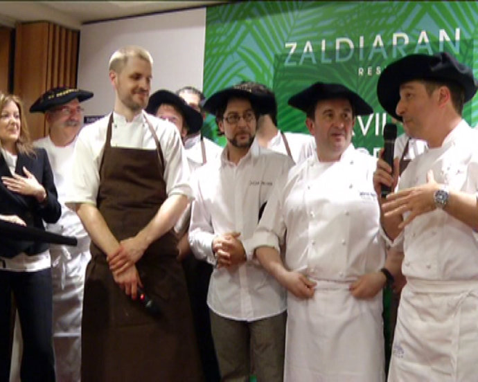 López entrega premio a René Redzepi