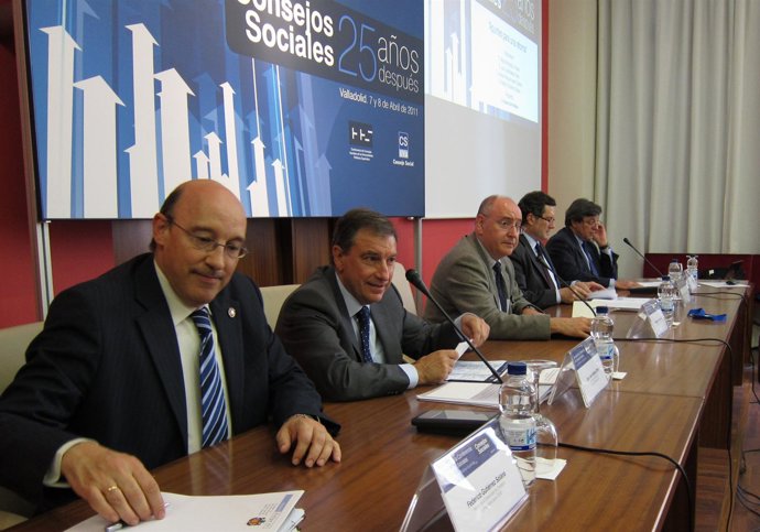 Mesa redonda 'Apuntes para una reforma' en las Jornadas de la Conferencia de Con