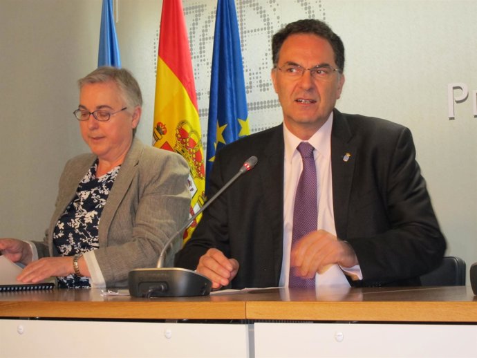 Ramón Quirós, a la derecha