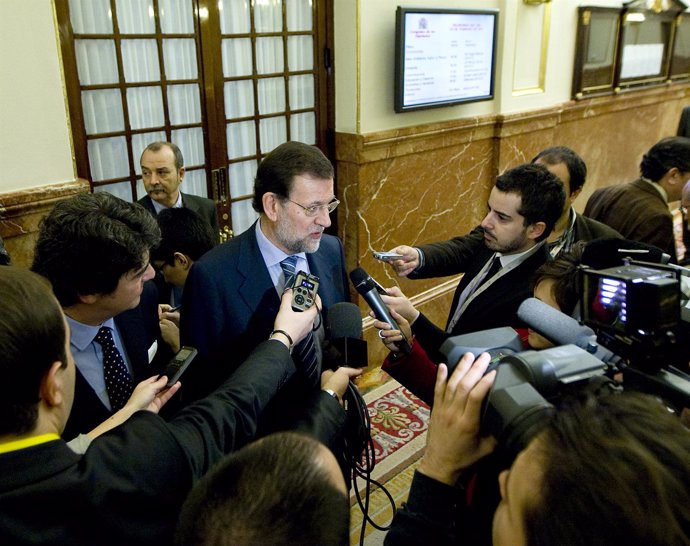 Mariano Rajoy atiende a los medios en el Congreso