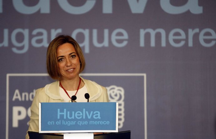 La ministra de Defensa, Carme Chacón, en un acto en Huelva. 