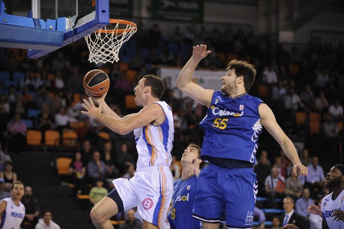 Menorca vence al Cajasol