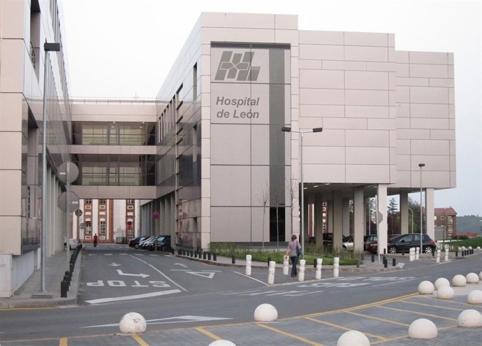 Fachada del Complejo Asistencial de León