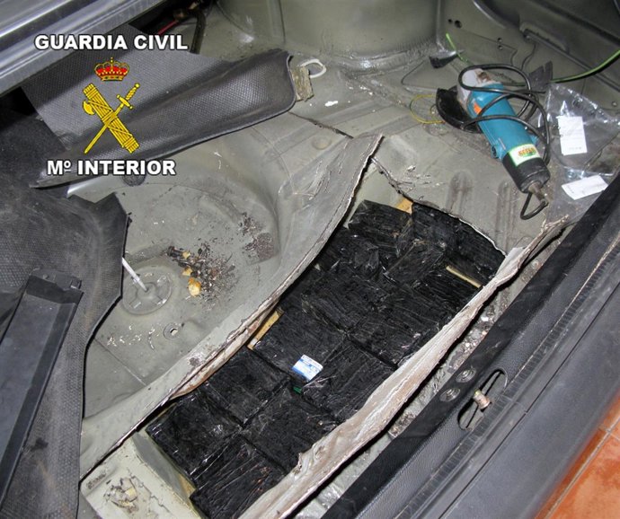 Imagen del doble fondo del turismo