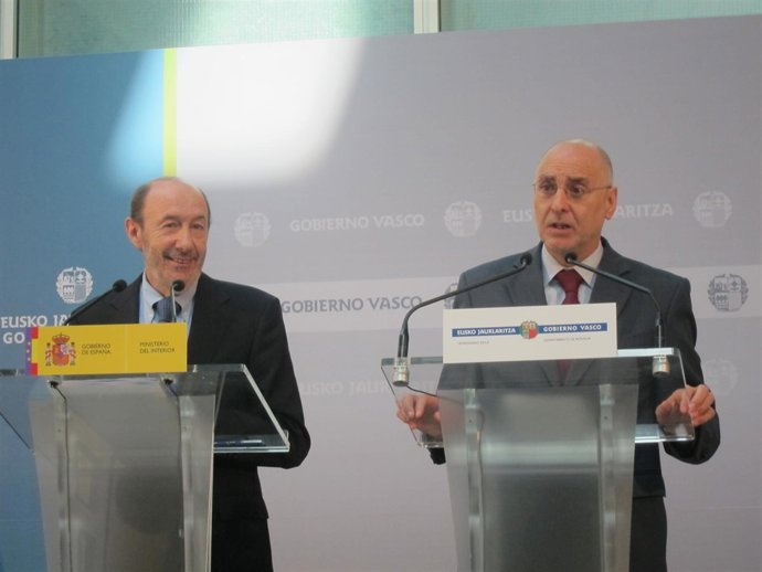 Ares, en la comparecencia junto a Rubalcaba