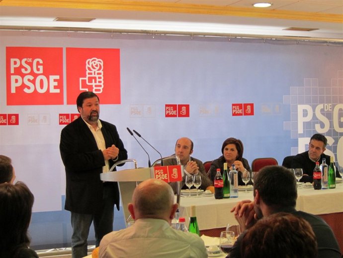 El ministro Francisco Caamaño en un mitin en Muros