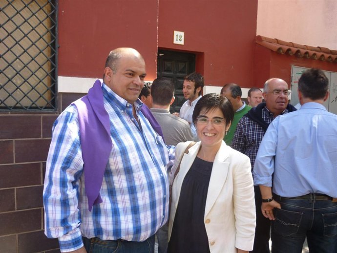 Lucas Tejera y Carolina Darias antes de la presentación de la candidatura del PS