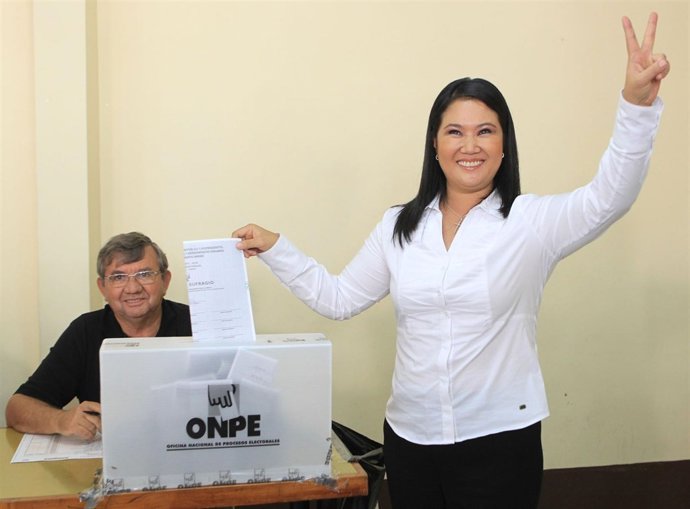 La candidata Keiko Fujimori votando en los comicios del domingo 10 de abril de 2