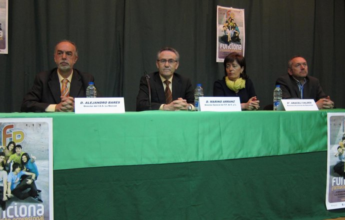 El Director General De Formación Profesional, Marino Arranz (Centro).