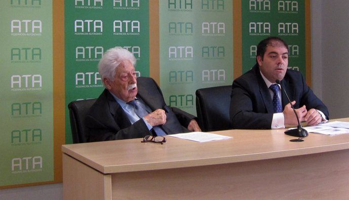 Lorenzo Amor, presidente de ATA , junto a José Barea, presidente del Observatori