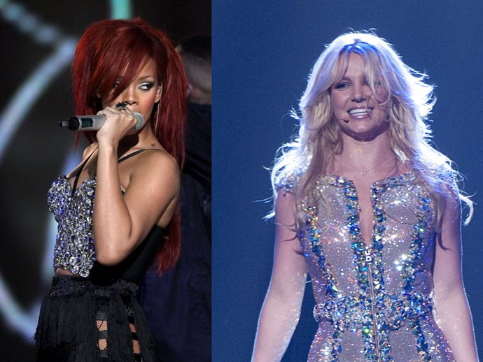 Montaje De Las Cantantes Rihanna Y Britney Spears Durante Una Actuación