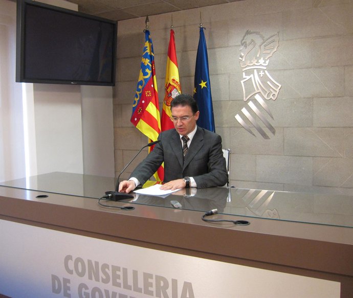 Castellano durante la rueda de prensa en la sede de su conselleria