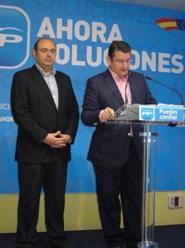 El secretario general del PP-A, Antonio Sanz, en rueda de prensa en Granada