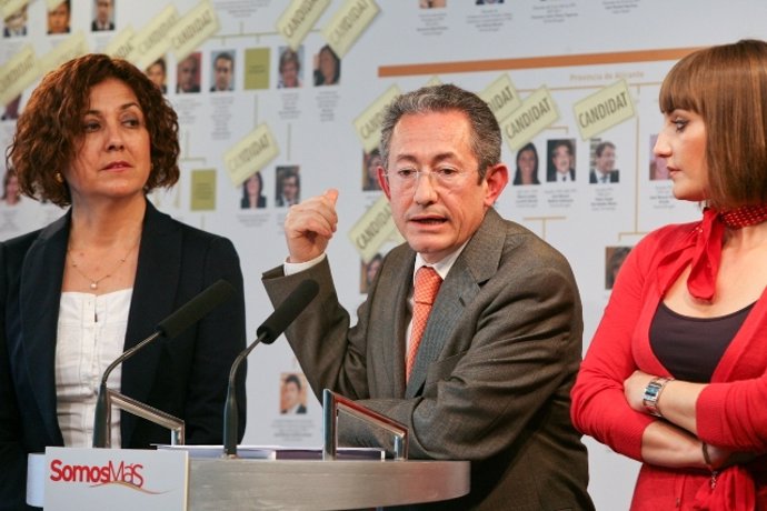 Luna, Junto Con Clara Tirado Y Carmen Ninet