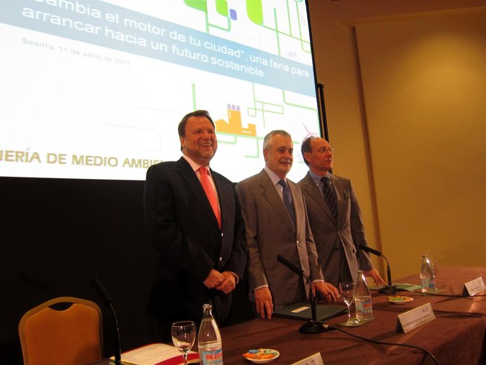 El alcalde de Sevilla, Alfredo Sánchez Monteseirín, el presidente de la Junta, J