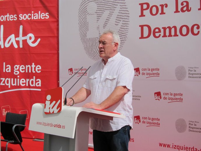 Cayo Lara en la presentación del código ético de IU