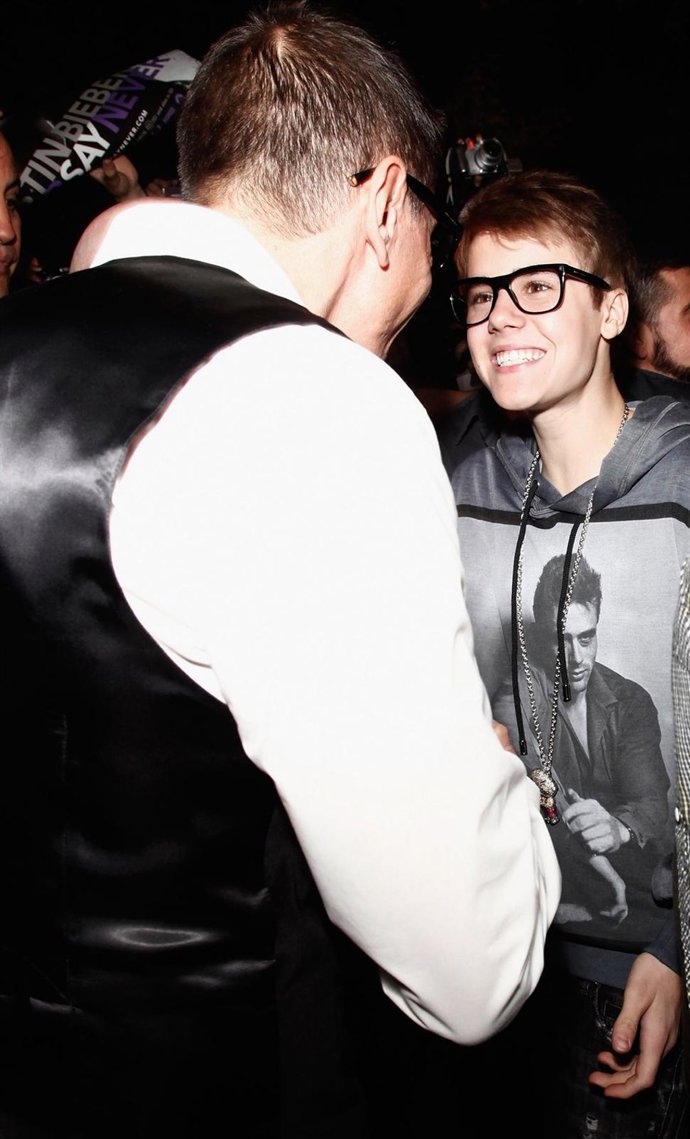 Justin Bieber Saludando A Dolce Y Gabanna