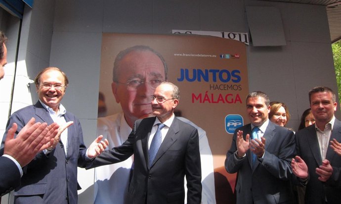 El portavoz del PP en el Senado, Pío García-Escudero, inaugura la sede del parti