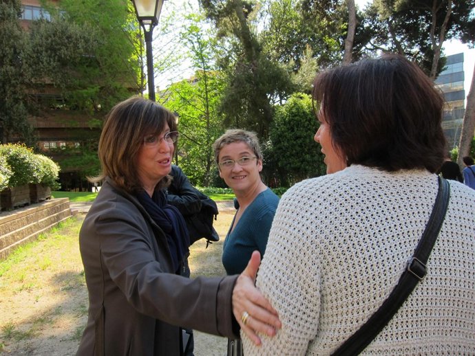 La Consellera De Enseñanza, Irene Rigau, Y La Portavoz De CC.OO. Montse Ros