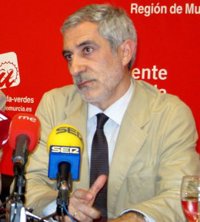 Llamazares reprueba el "linchamiento" de Garzón y ve llamativo que se le juzgue antes que los de la Gürtel