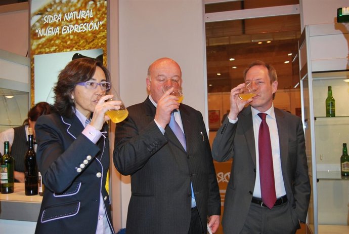 El consejero, Aurelio Martín, en el Túnel de la Sidra