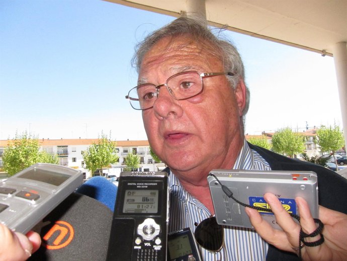 Miguel Celdrán durante su comperecencia ante los medios