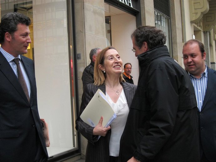 La Ex Ministra Ana Pastor En Su Visita A Pamplona.