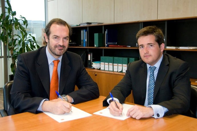 Pablo Berni (Izqda.), Director General De Estrategia Y Desarrollo De Orange Espa