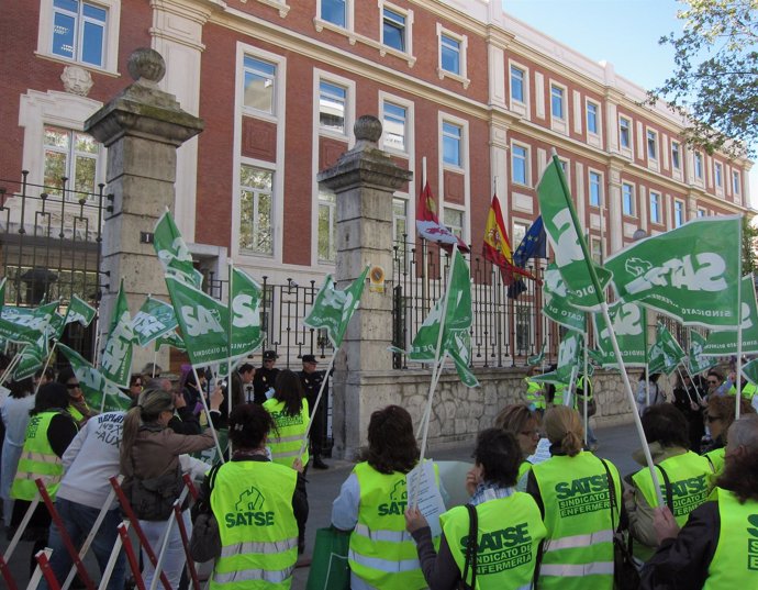 Manifestación De Satse Ante La Consejería De Sanidad